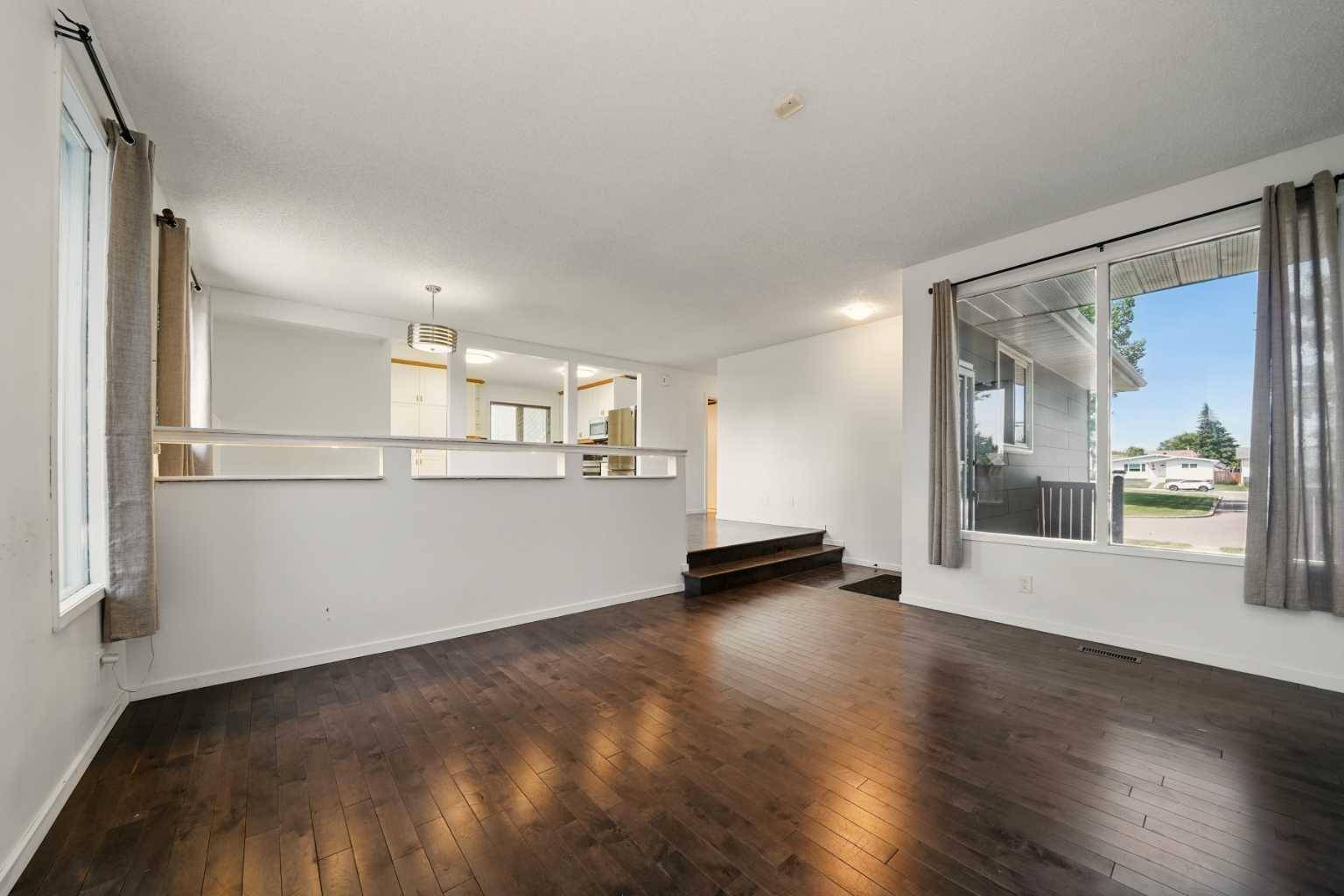 Red Deer, AB T4P 1T3,55 Oyen CRES