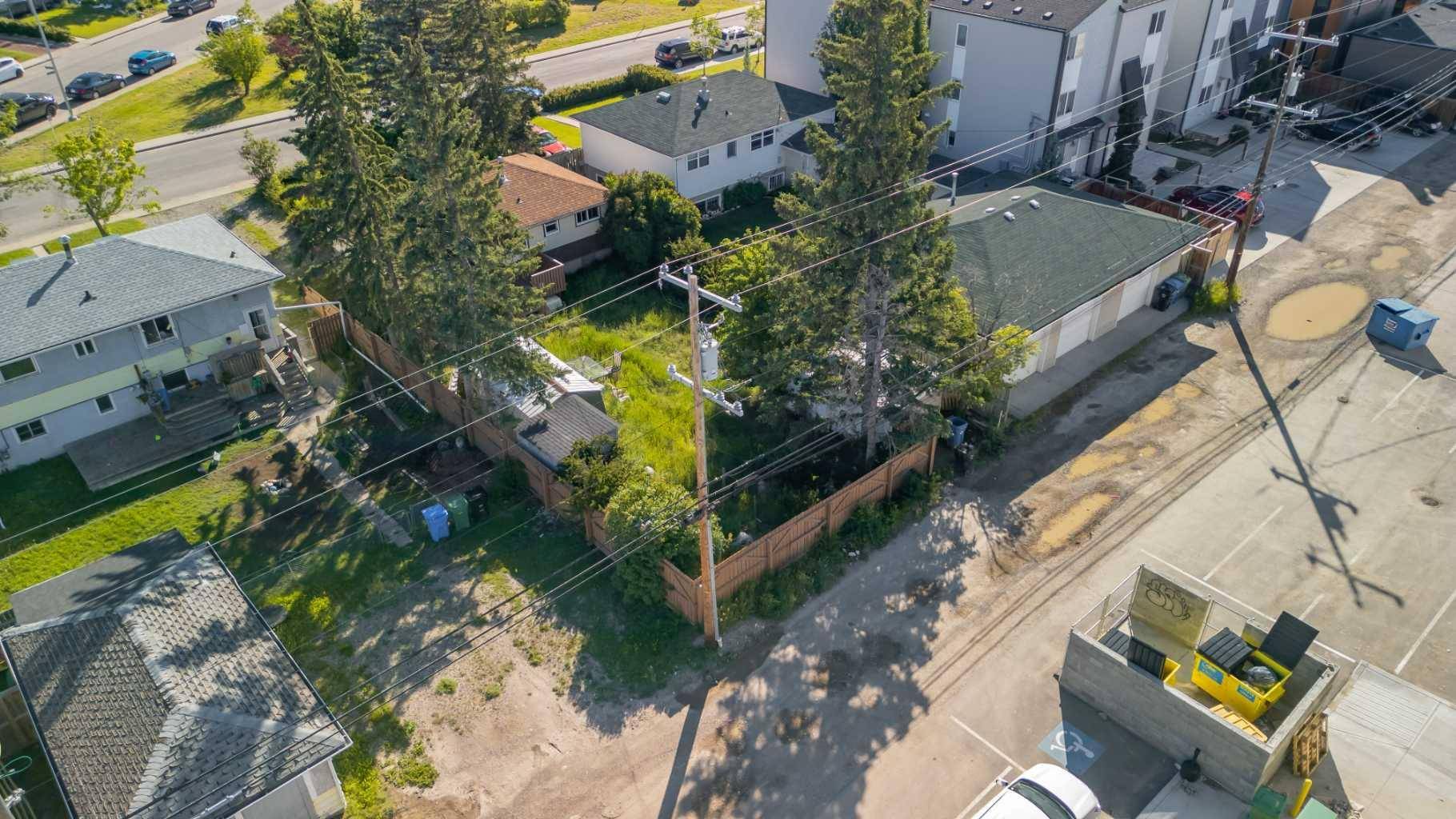 Calgary, AB T3B 2G4,6316 Bowwood DR NW