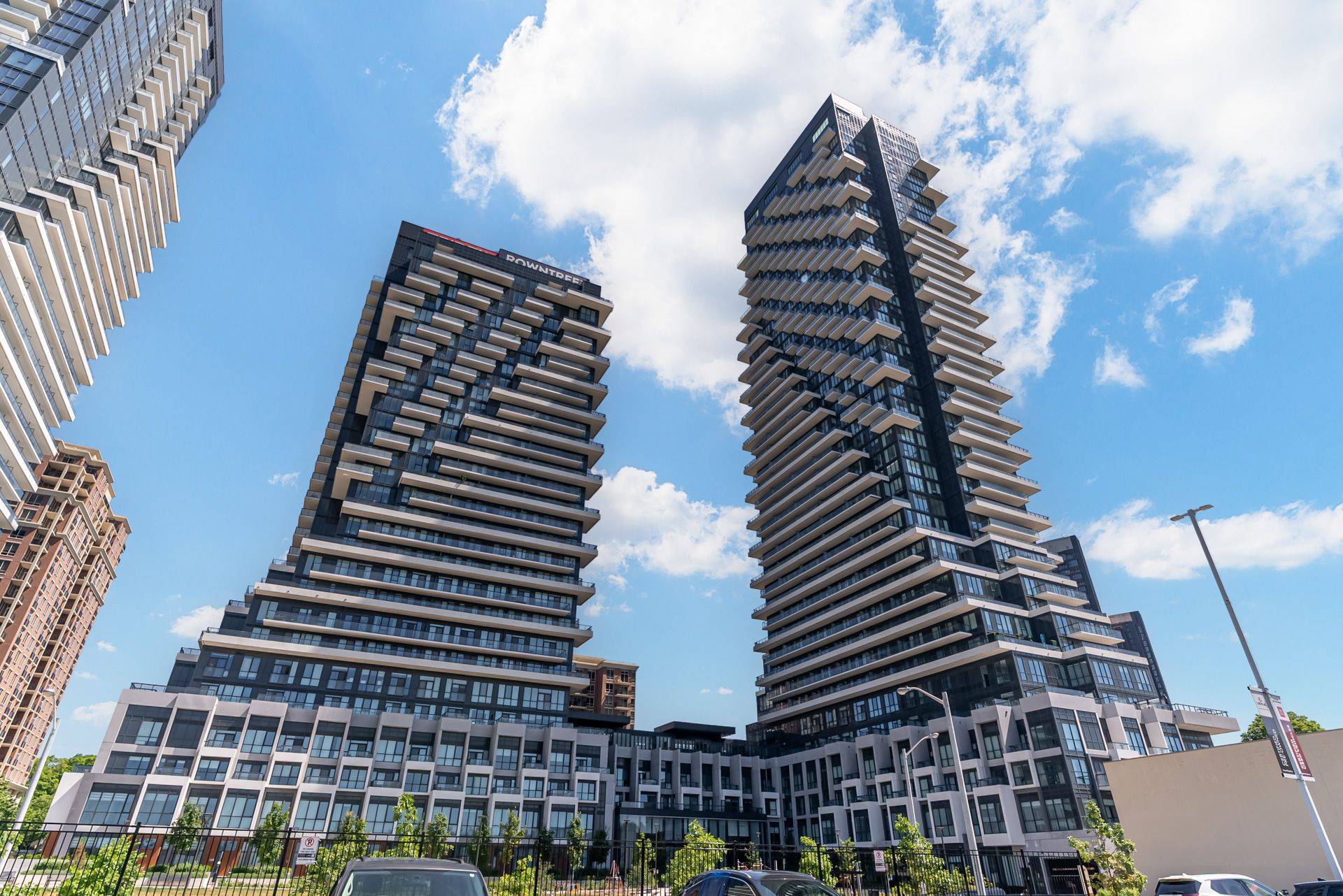 30 Inn On The Park DR #1810, Toronto C13, ON M3C 0P7