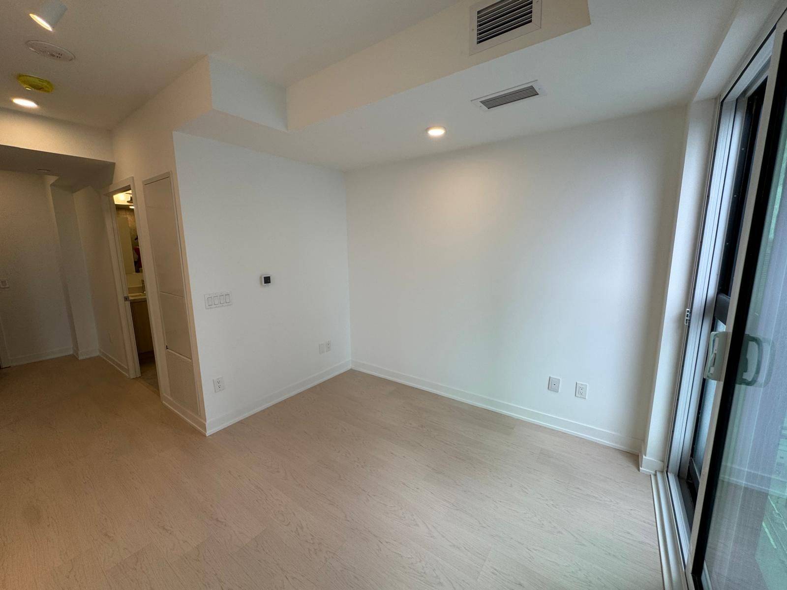 Toronto C08, ON M5B 2R2,252 Church ST #4707