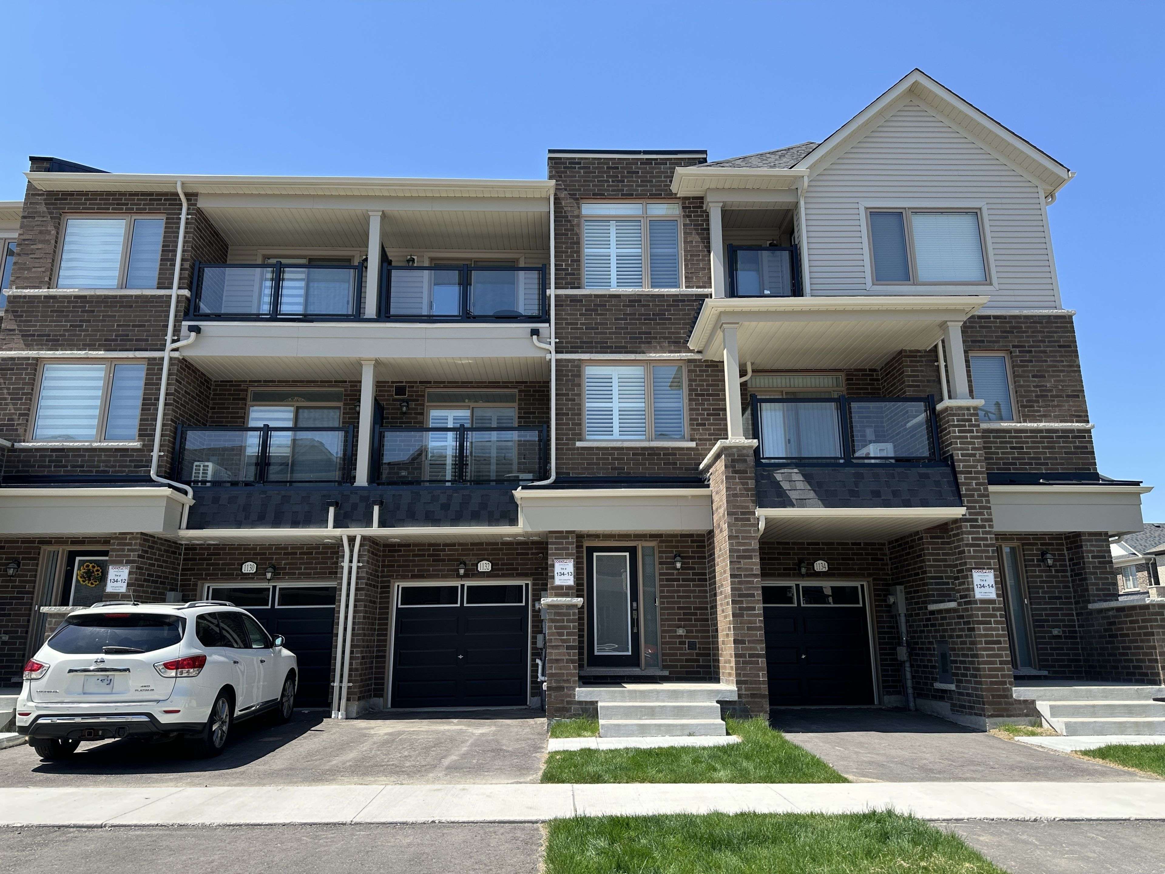 Oshawa, ON L1L 0R9,1132 Lockie DR