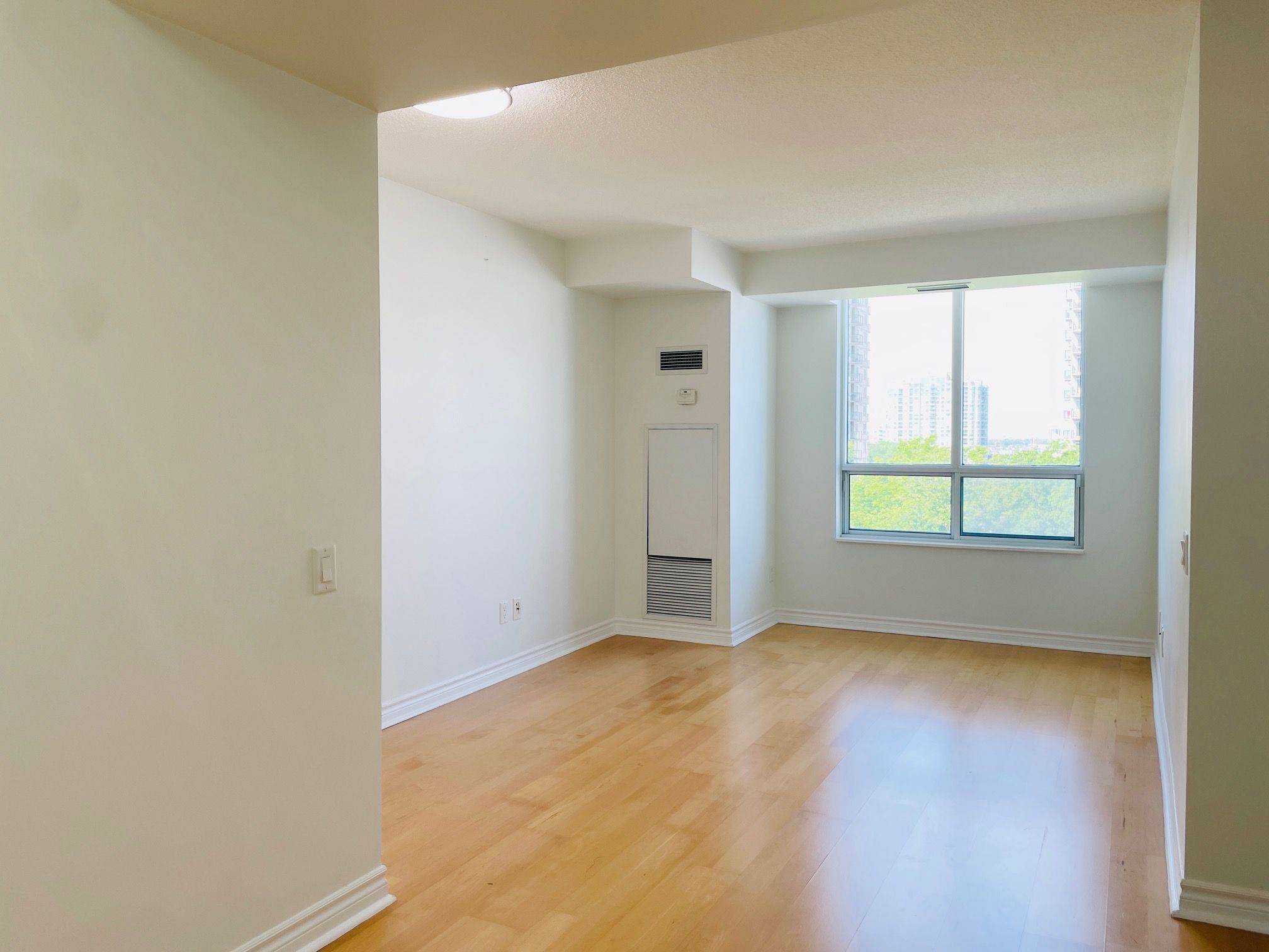 61 Town Centre CT #1002A, Toronto E09, ON M1P 5C5
