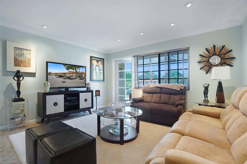Wilton Manors, FL 33305,1930 NE 2nd Ave #206L