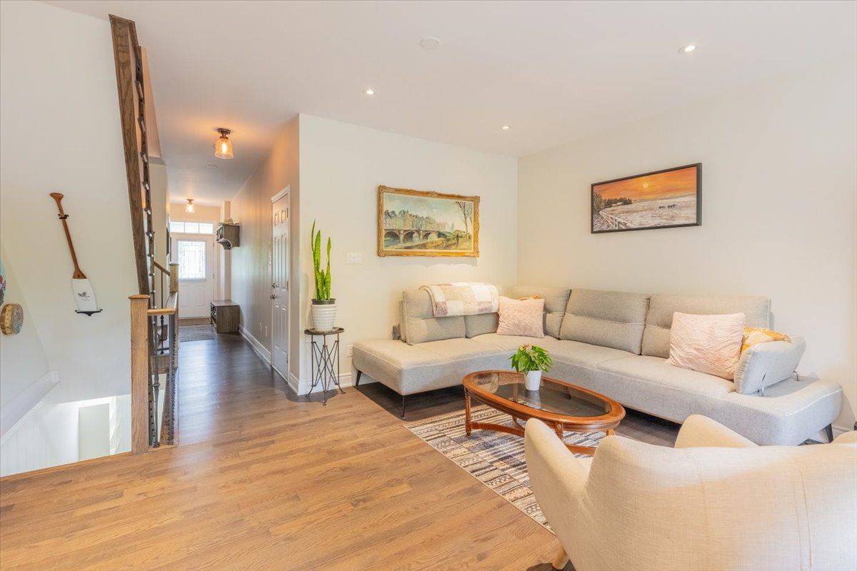 Newmarket, ON L3X 0A4,692 Wendy Culbert CRES