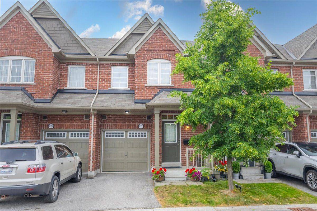 Newmarket, ON L3X 0A4,692 Wendy Culbert CRES