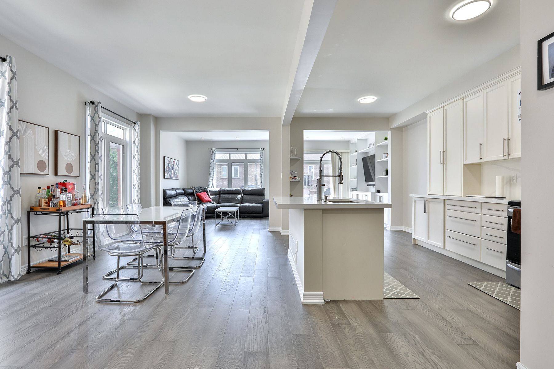Vaughan, ON L4J 9K3,136 Mistywood CRES