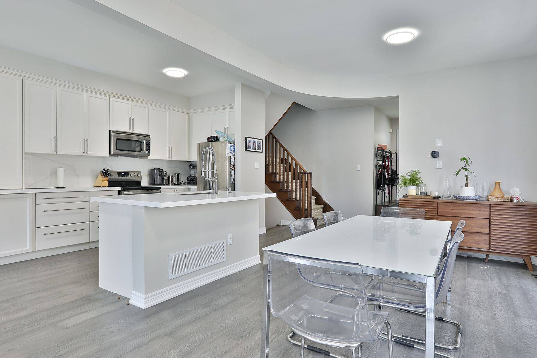 Vaughan, ON L4J 9K3,136 Mistywood CRES