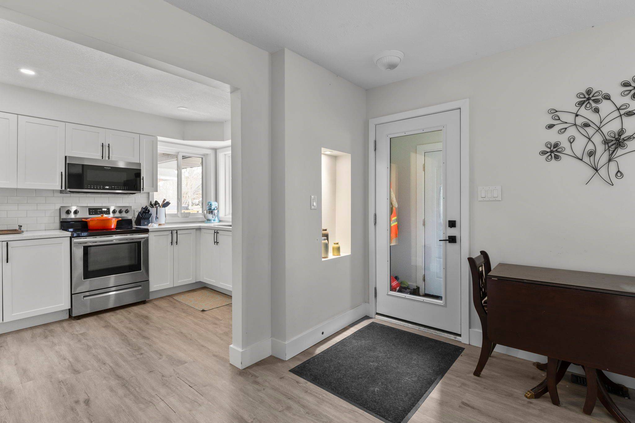 Barrie, ON L4M 2C6,99 Wellington ST E