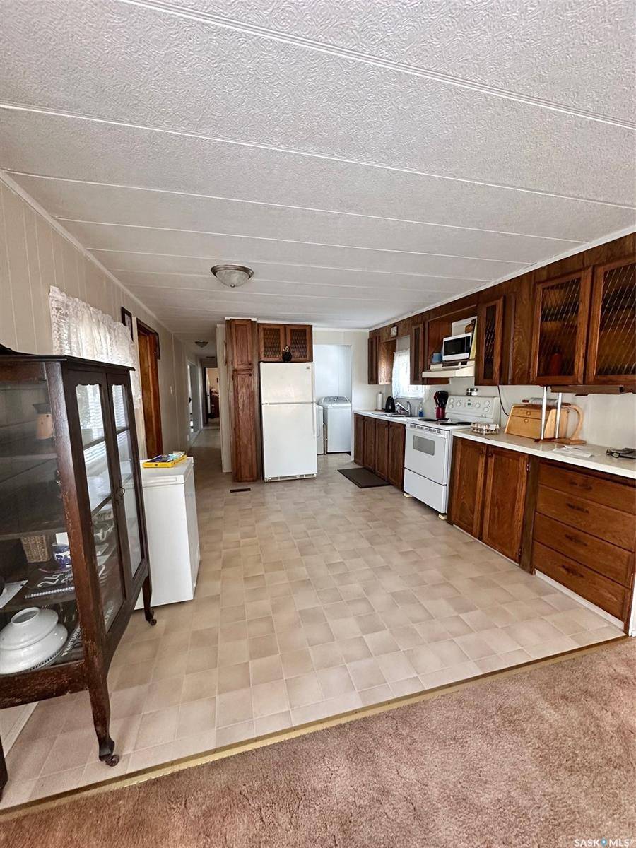 Leoville, SK S0J 1N0,64 1st AVENUE E