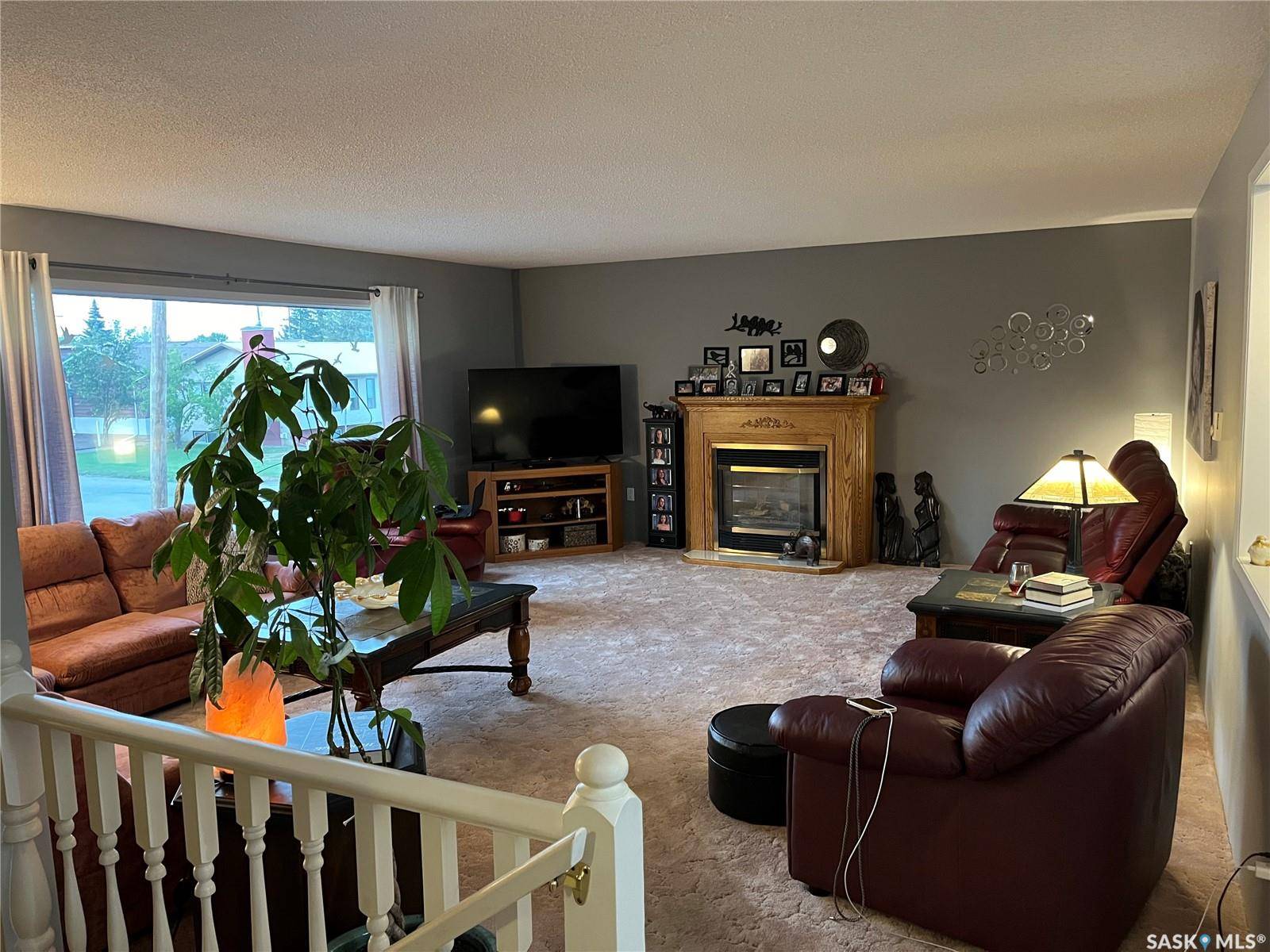 Gravelbourg, SK S0H 1X0,254 2nd AVENUE E