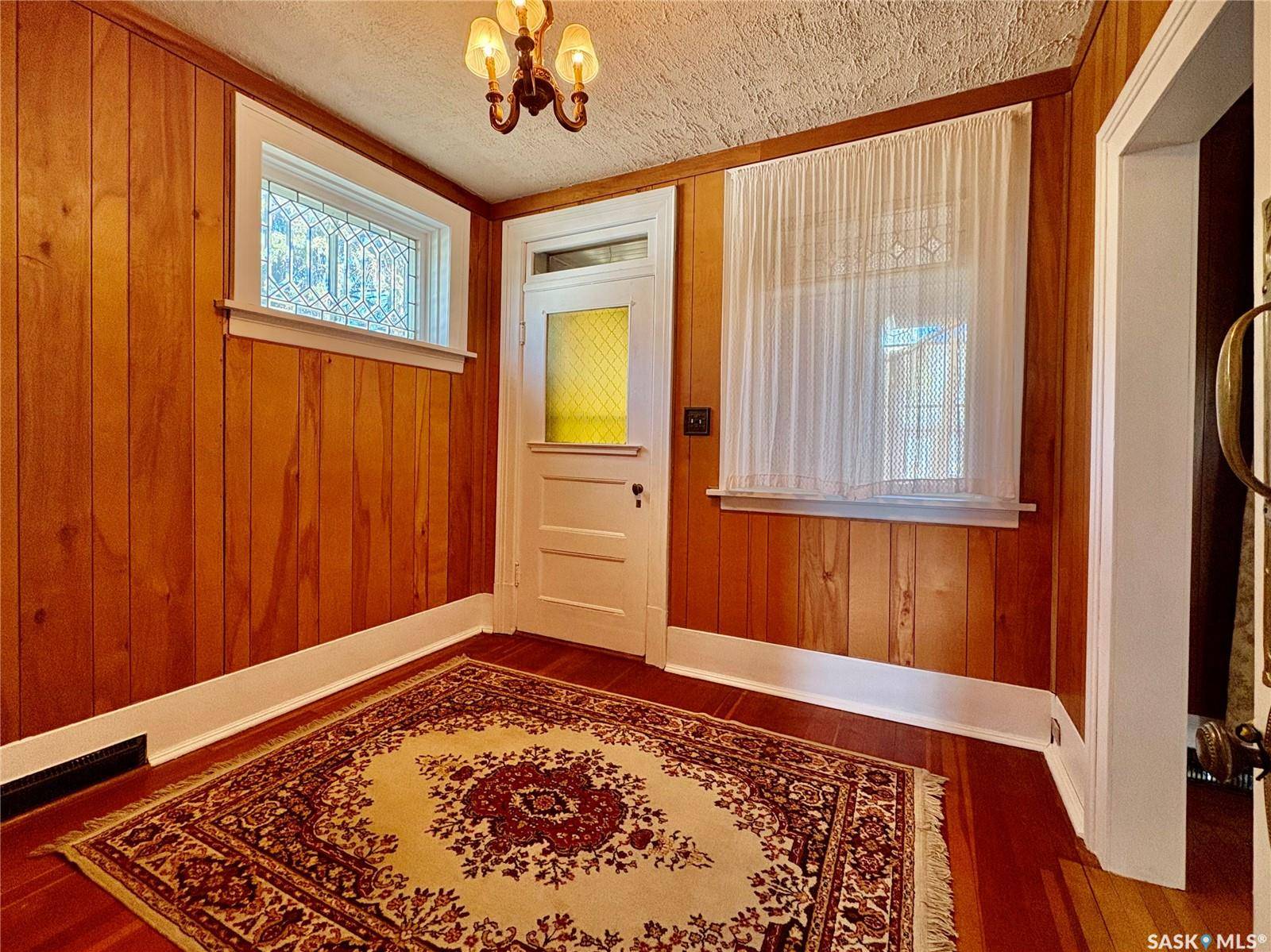 Moose Jaw, SK S6H 1X3,215 Ominica STREET W