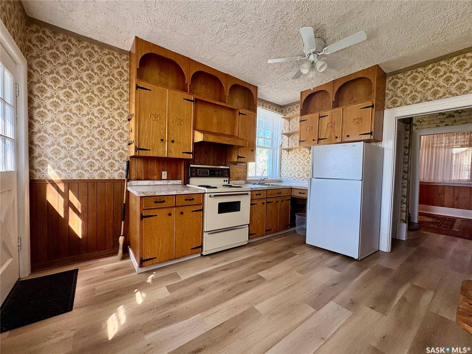 Moose Jaw, SK S6H 1X3,215 Ominica STREET W