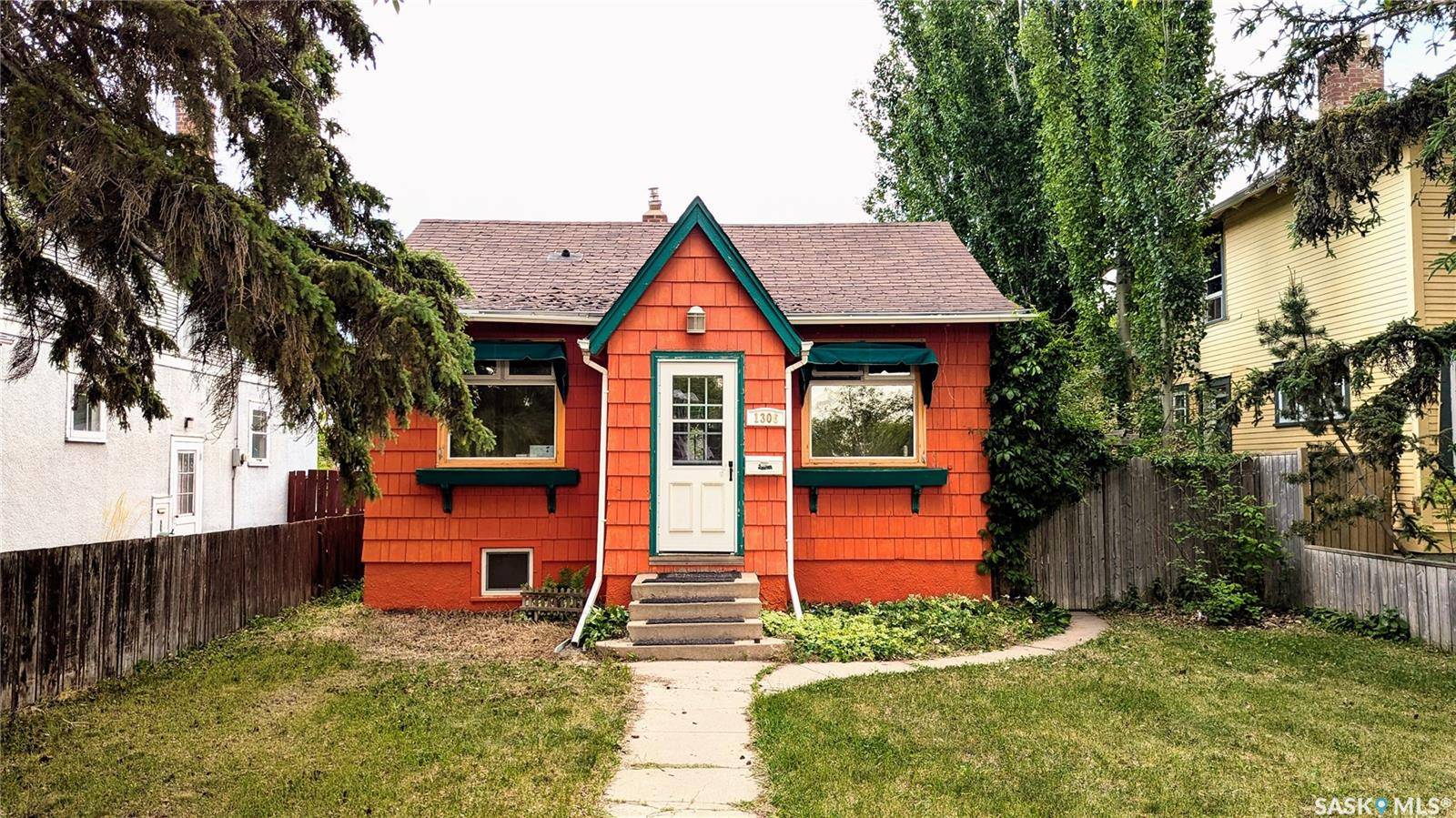 1306 E AVENUE N, Saskatoon, SK S7L 1T5