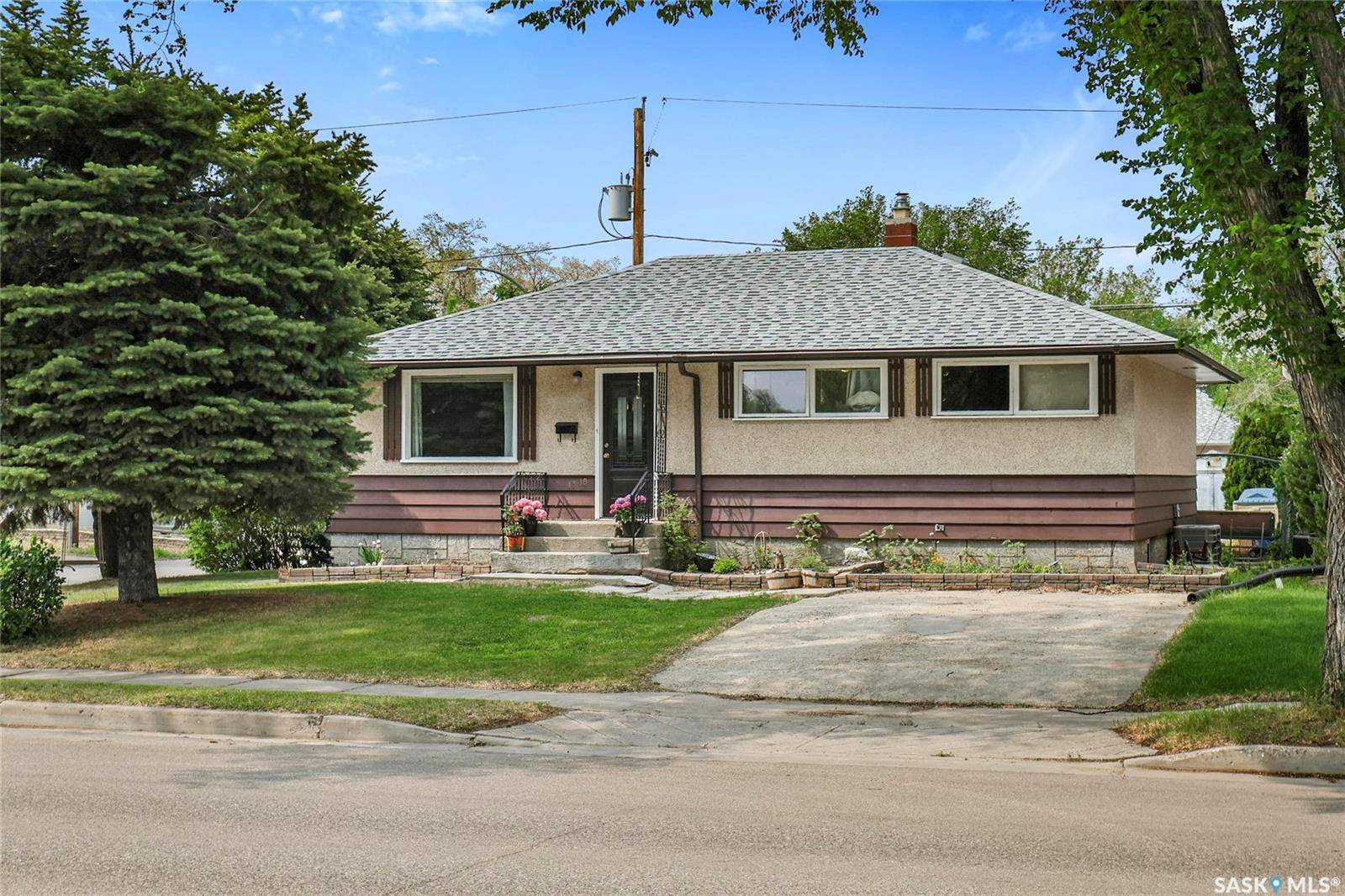 1318 7th AVENUE N, Regina, SK S4R 0H4