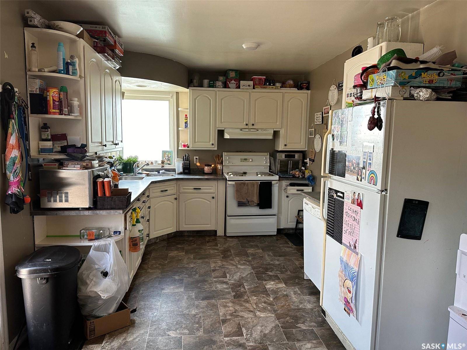 Estevan, SK S4A 0R2,921 3rd STREET