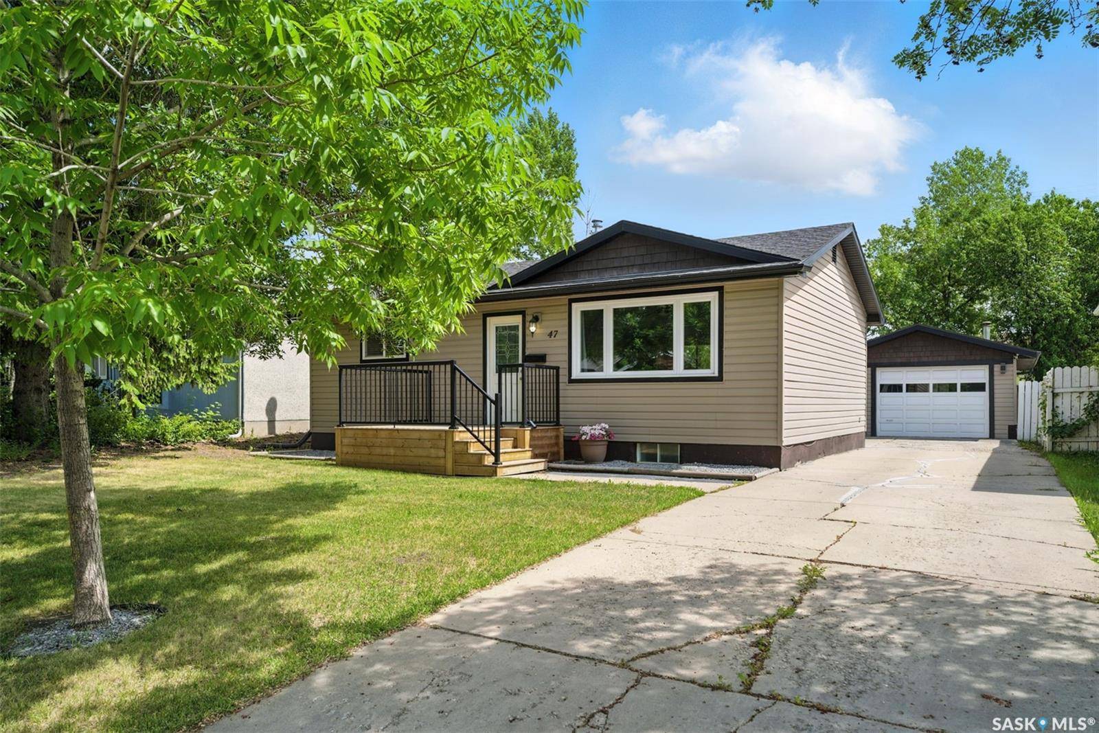 47 Davidson CRESCENT, Saskatoon, SK S7L 4Z2