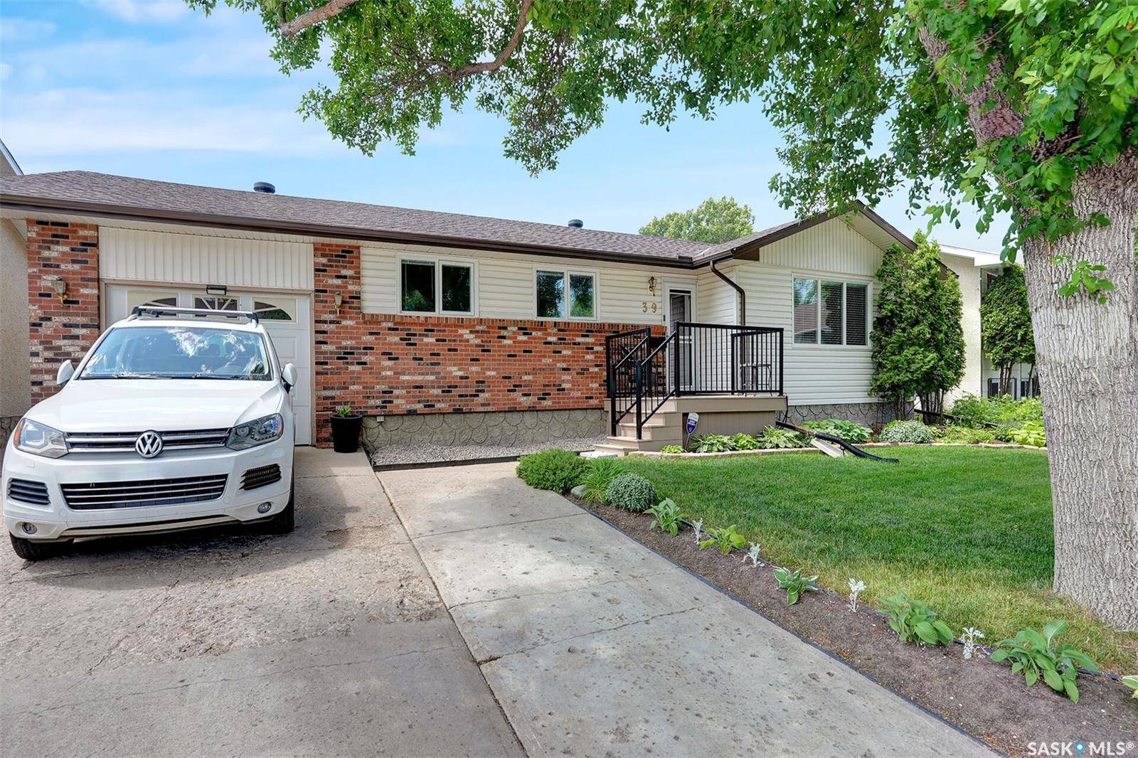 Regina, SK S4T 7J8,39 NOLLET AVENUE