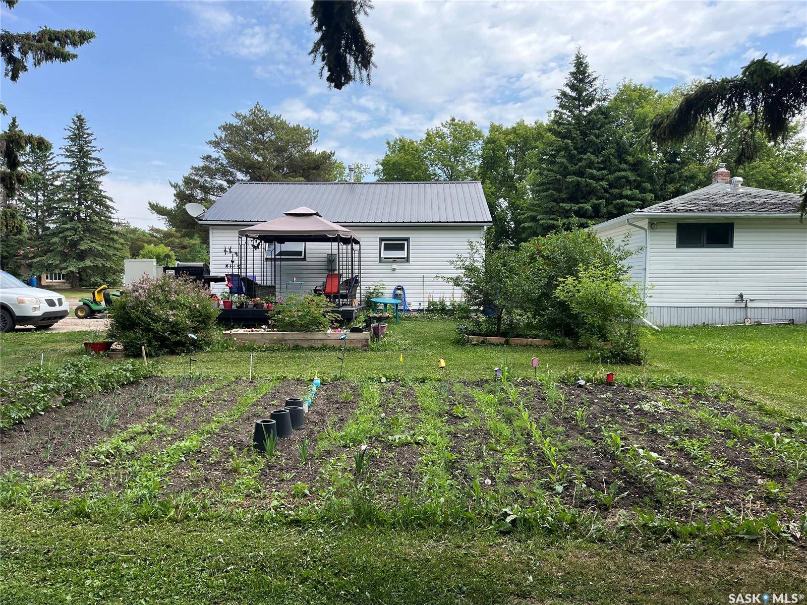 Wadena, SK S0A 4J0,237 2nd STREET NW
