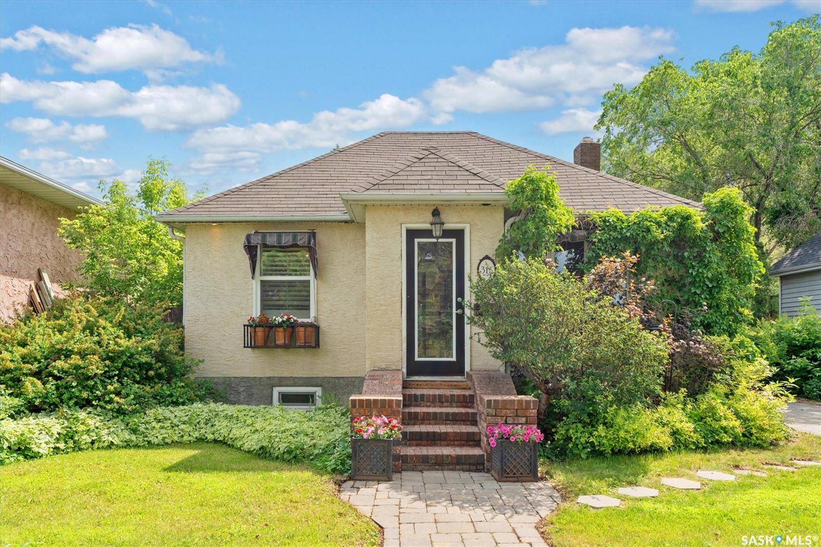 316 V AVENUE S, Saskatoon, SK S7M 3E5
