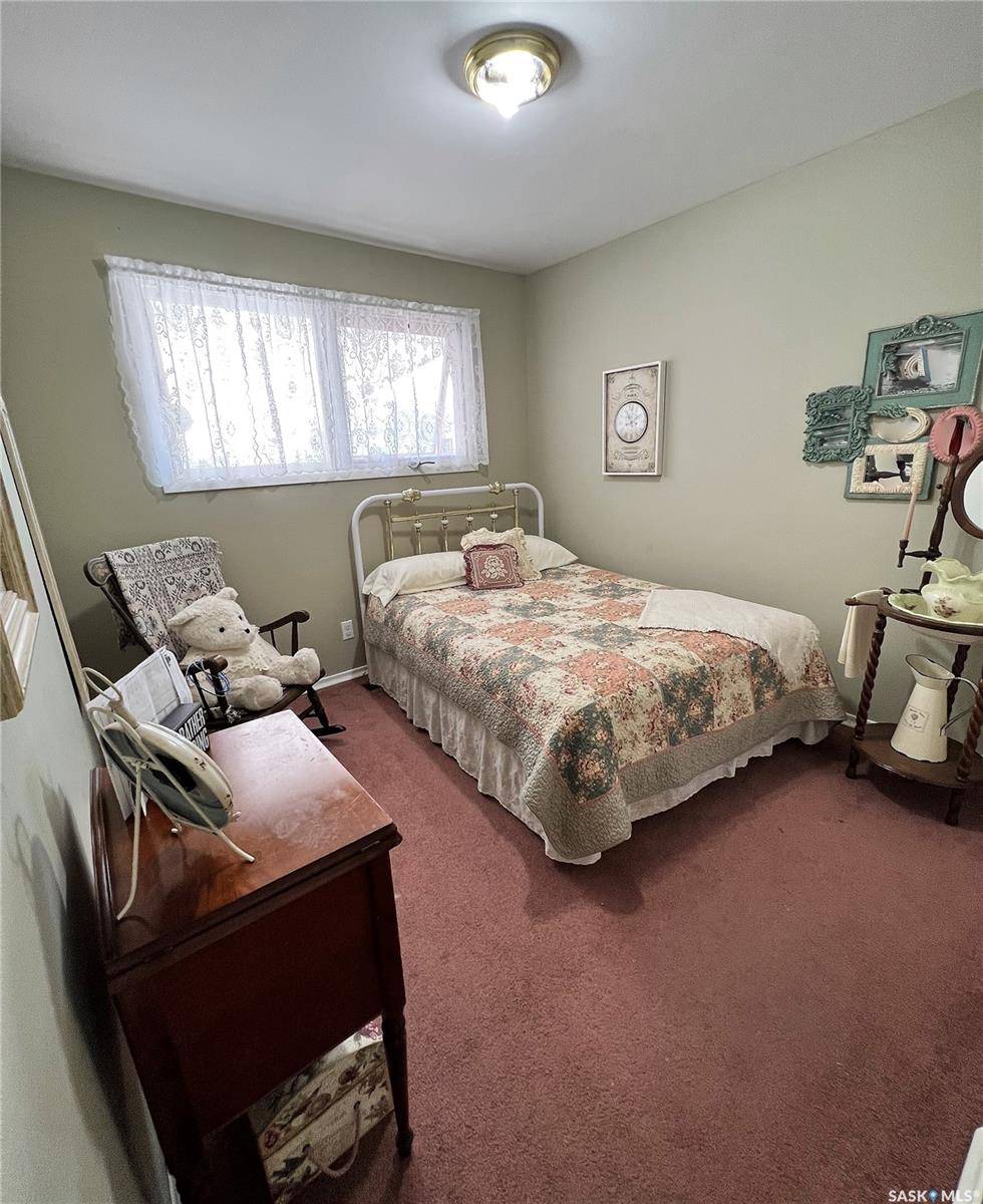 Swift Current, SK S9H 2Y2,231 18th AVENUE NE