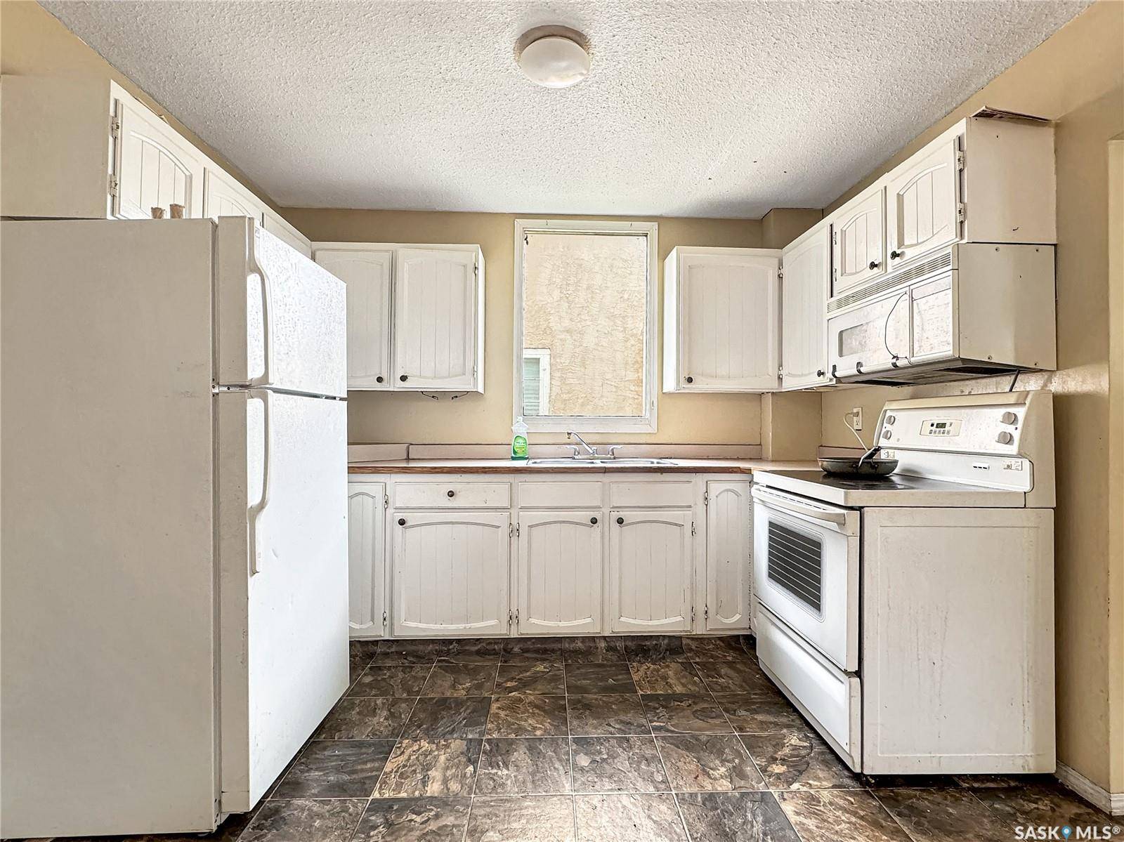 North Battleford, SK S9A 0R1,1472 99th STREET