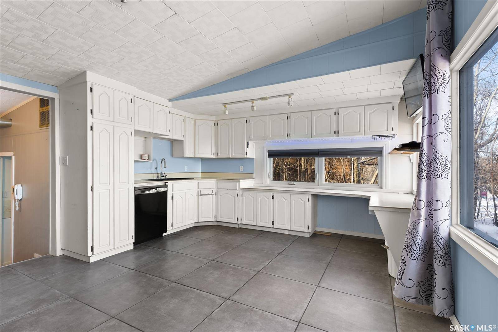Regina Beach, SK S0G 4C0,1105 5th AVENUE