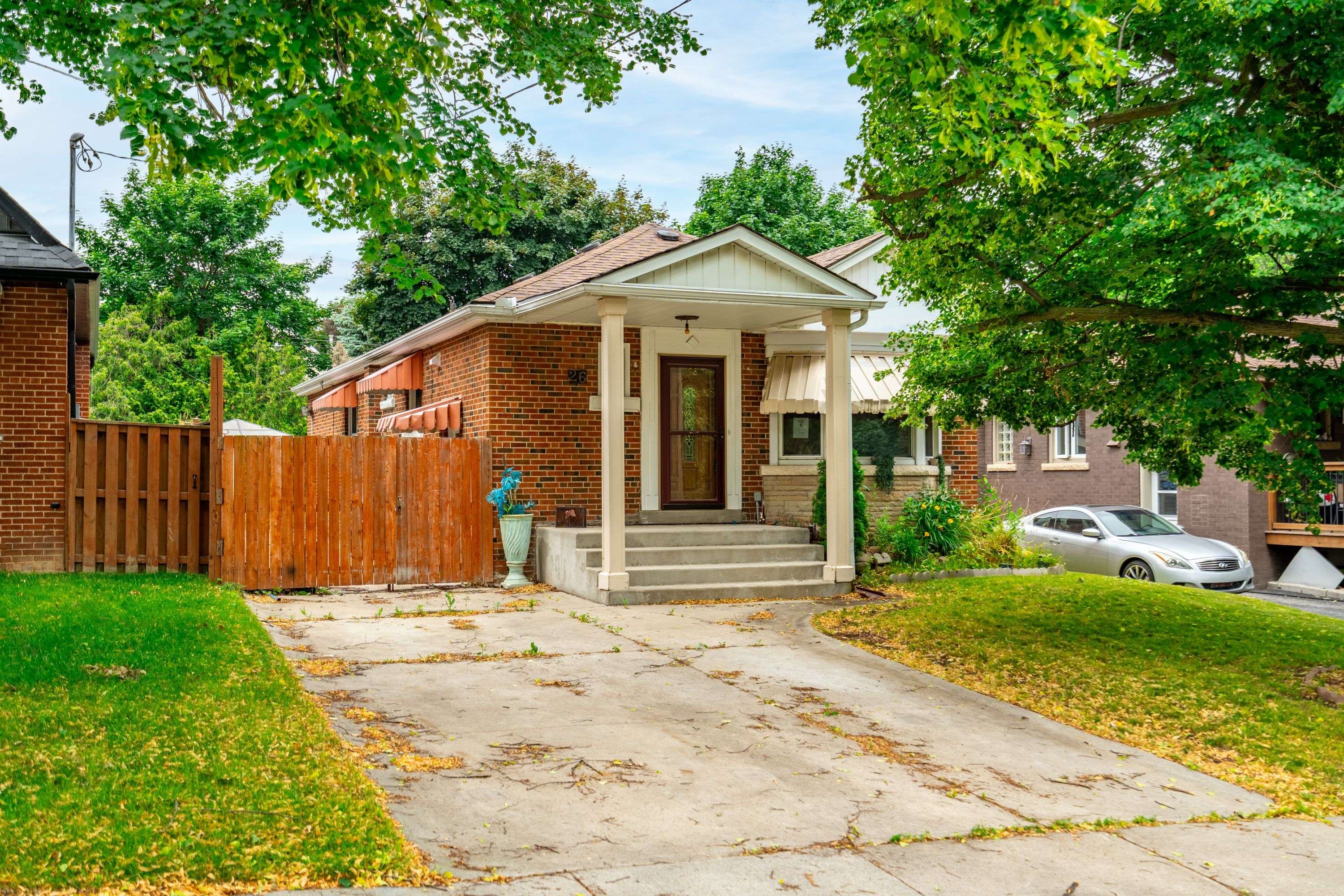 26 MARTIN RD, Hamilton, ON L8K 3N1