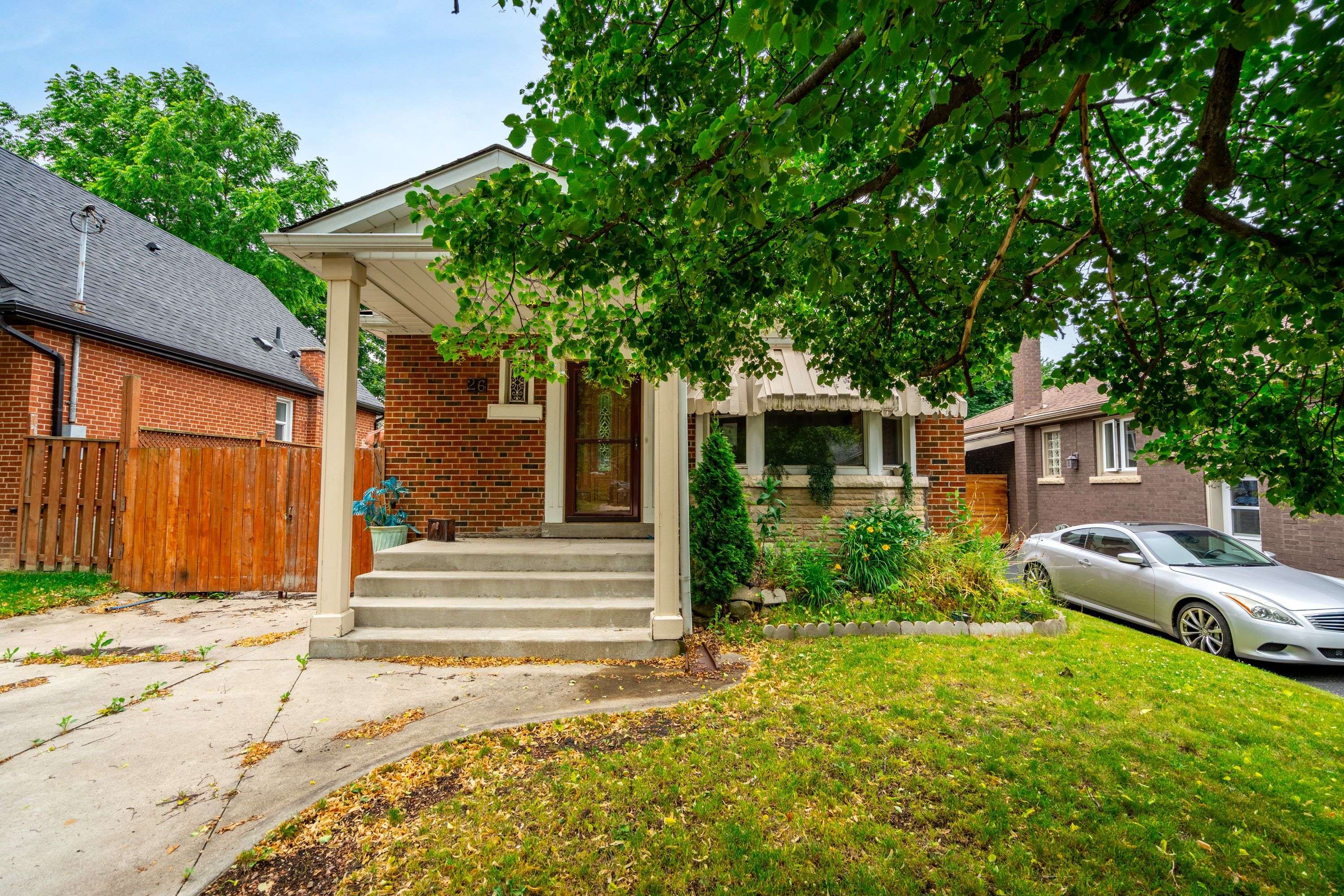 Hamilton, ON L8K 3N1,26 MARTIN RD