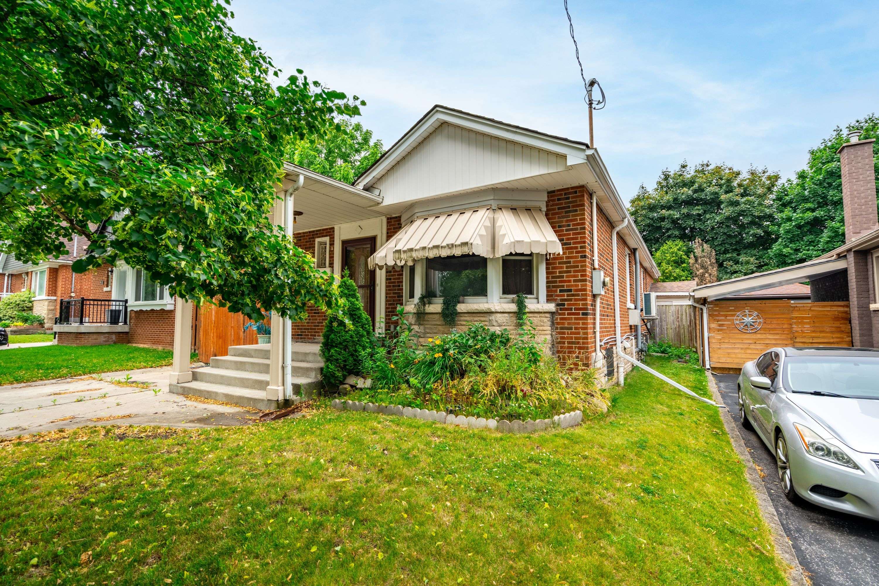 Hamilton, ON L8K 3N1,26 MARTIN RD