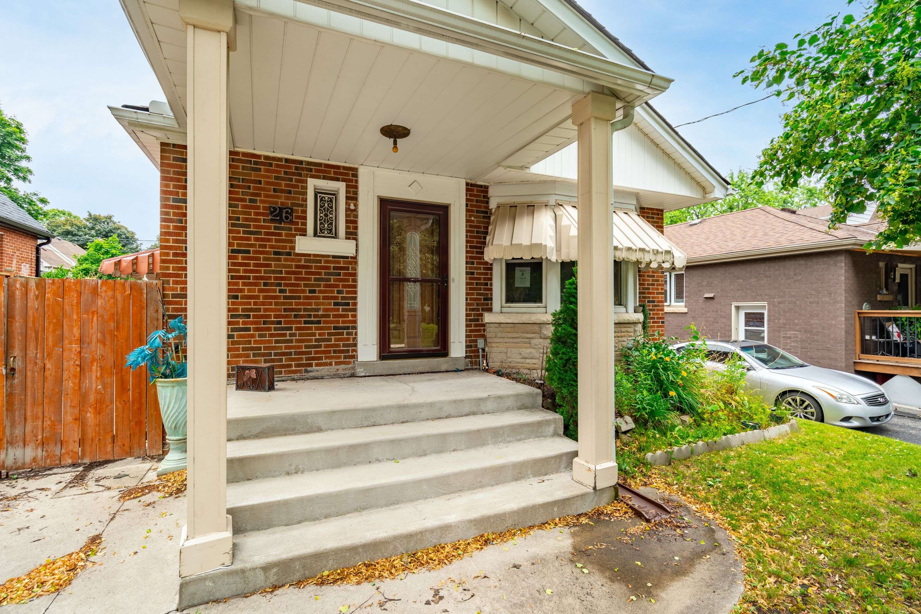 Hamilton, ON L8K 3N1,26 MARTIN RD