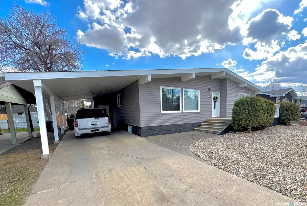 Assiniboia, SK S0H 0B0,112 Assiniboia AVENUE