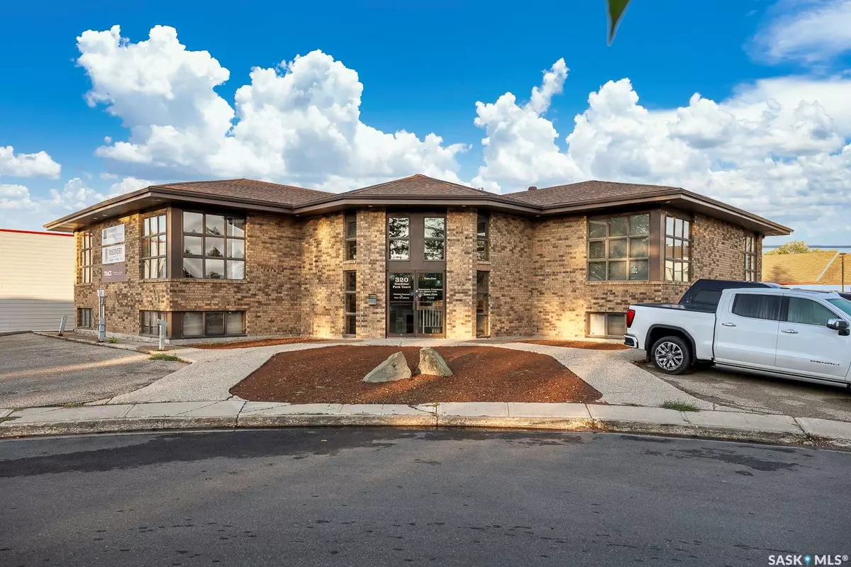 Regina, SK S4V 1R9,320 GARDINER PARK COURT #A