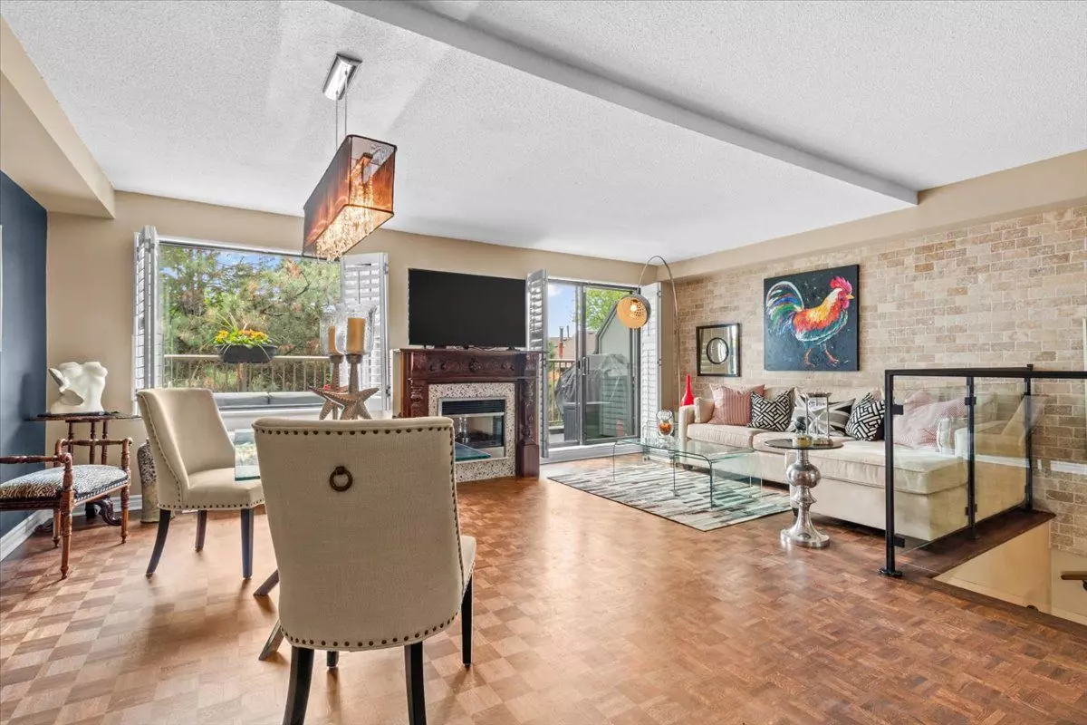 Mississauga, ON L5C 3Z5,1000 Cedarglen Gate #402