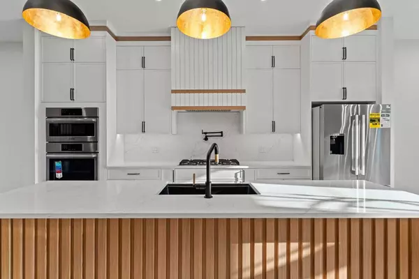 Calgary, AB T2M 3Z2,2823 24 ST NW