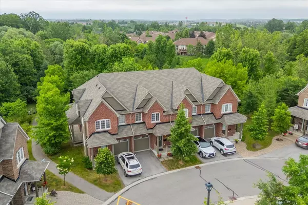 692 Wendy Culbert CRES, Newmarket, ON L3X 0A4