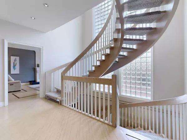 Vaughan, ON L4J 7W4,145 Renaissance CT