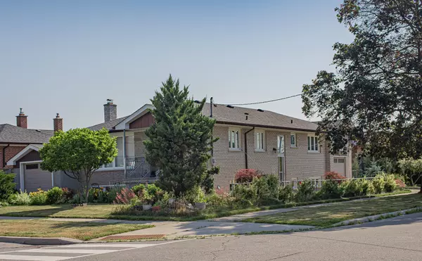 49 Dundee DR, Toronto W05, ON M3J 1H7