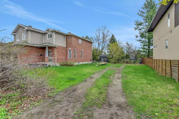 Cityview - Parkwoods Hills - Rideau Shore, ON K2E 6N3,10B Ashburn DR