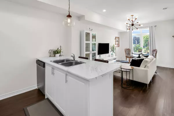 Lincoln, ON L3J 0T2,5016 Serena DR #10