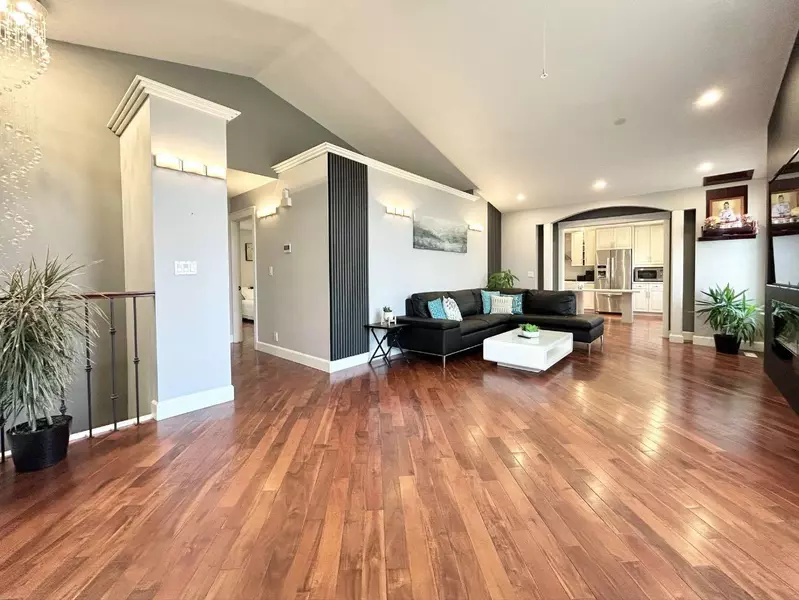 305 Lakeside Greens CRES, Chestermere, AB T1X 1C3