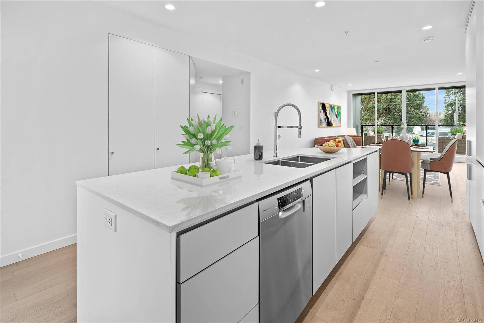 Victoria, BC V8V 2H7,430 Parry St #301
