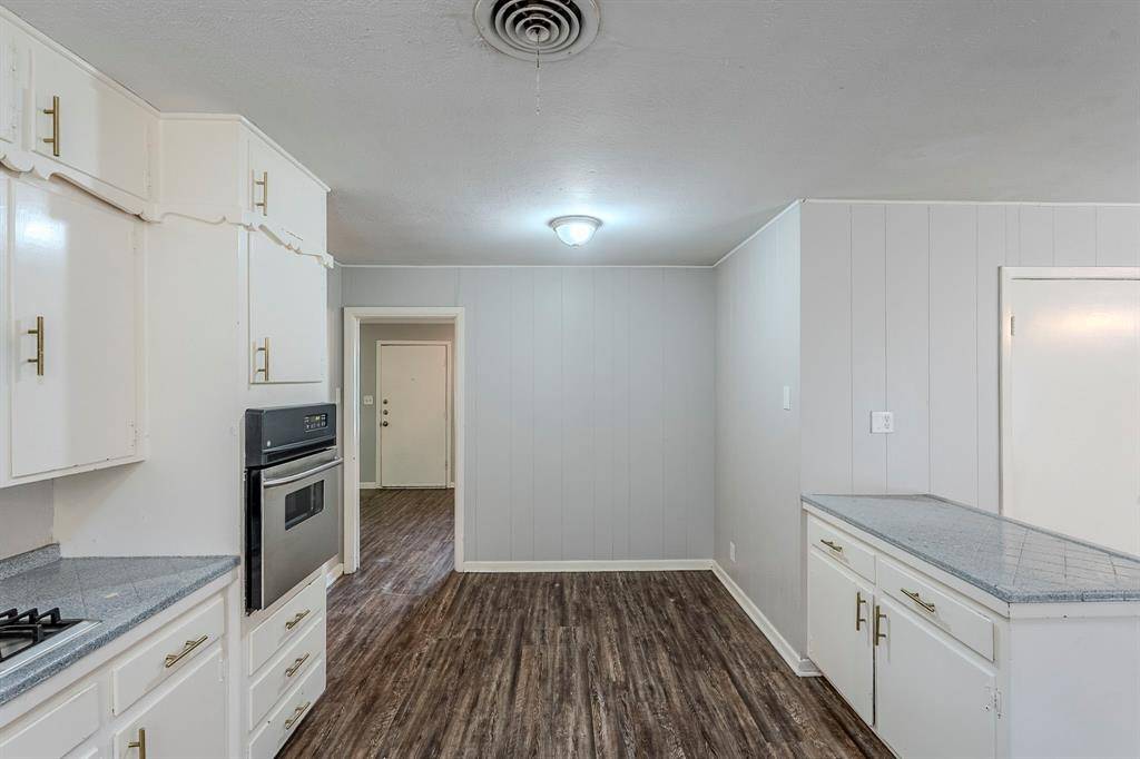 Fort Worth, TX 76133,5729 Wales Avenue