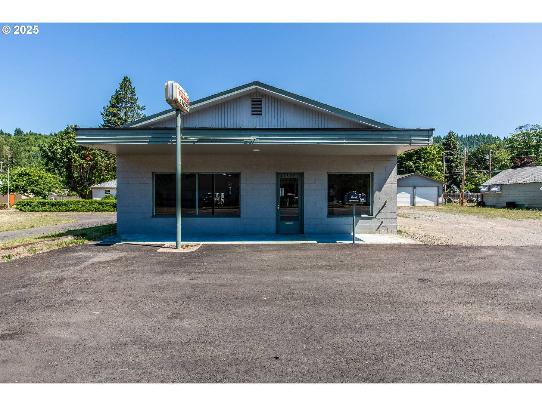 Oakridge, OR 97463,47597 HIGHWAY 58