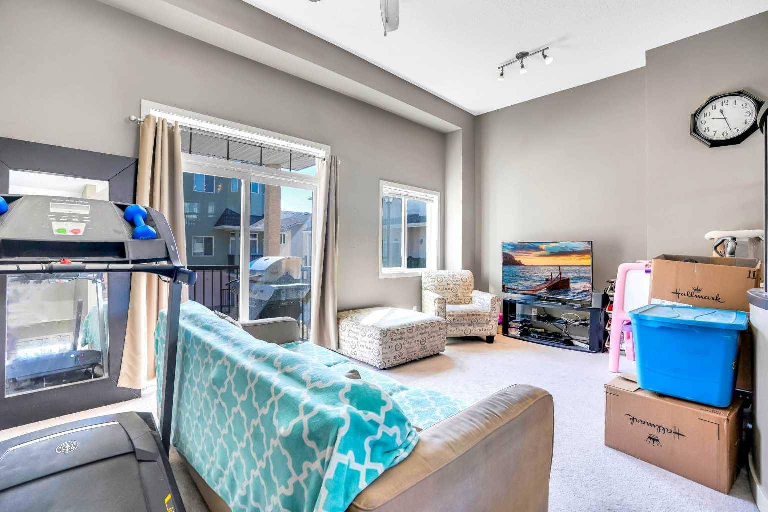 Strathmore, AB T1P 0B1,126 Strathcona CIR