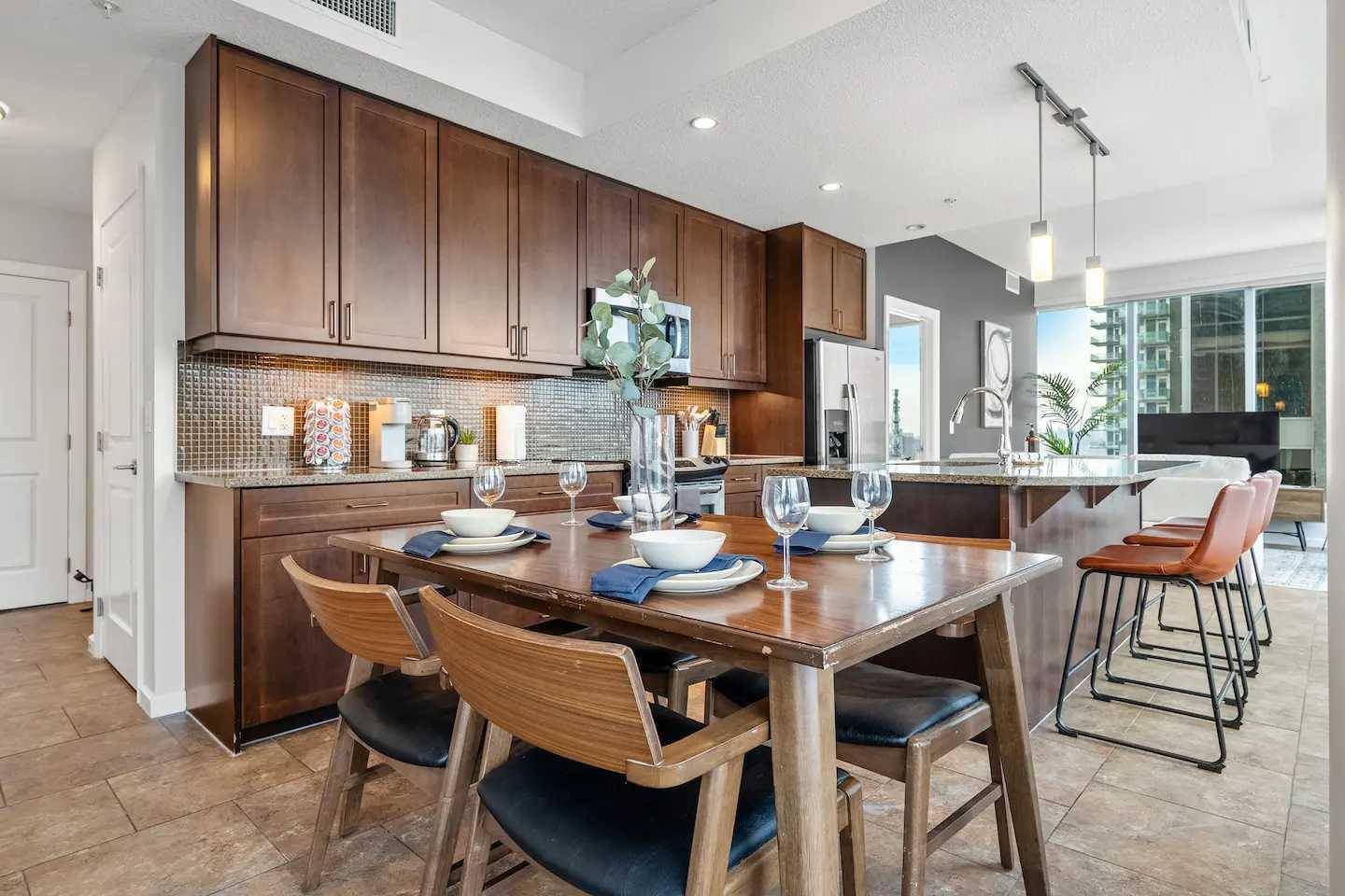 Calgary, AB T2G 1E1,211 13 AVE Southeast #802