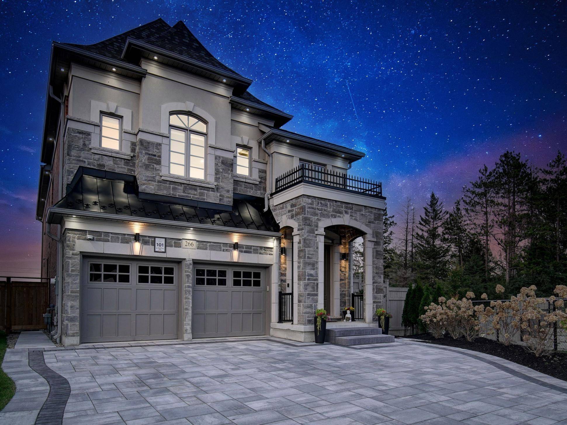 Aurora, ON L4G 3X5,266 Touch Gold CRES