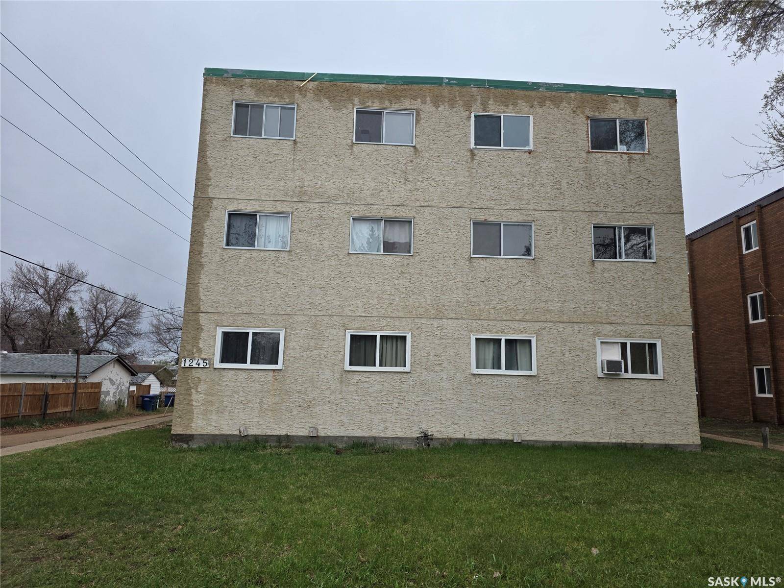 1245 12TH AVENUE SW, Moose Jaw, SK S6H 6H5