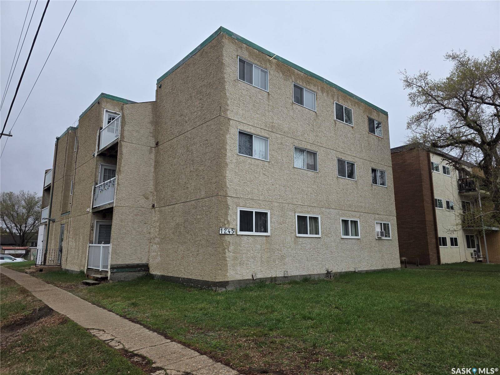 Moose Jaw, SK S6H 6H5,1245 12TH AVENUE SW