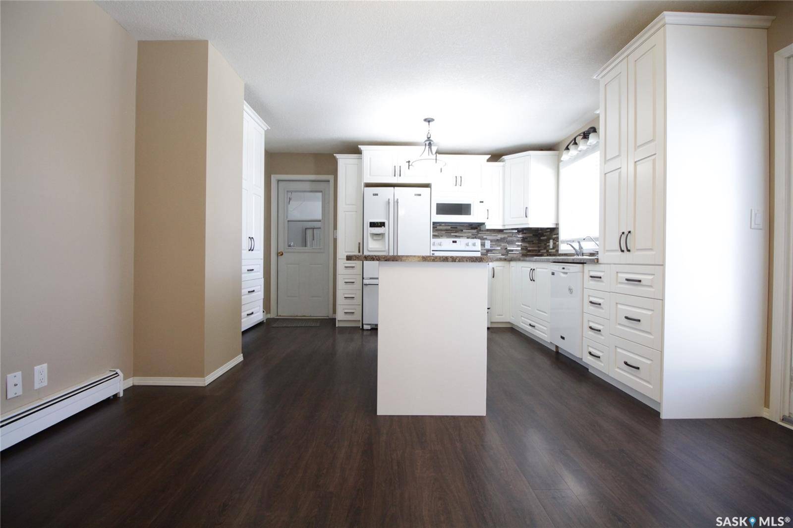 Moosomin, SK S0G 3N0,1106 Main STREET