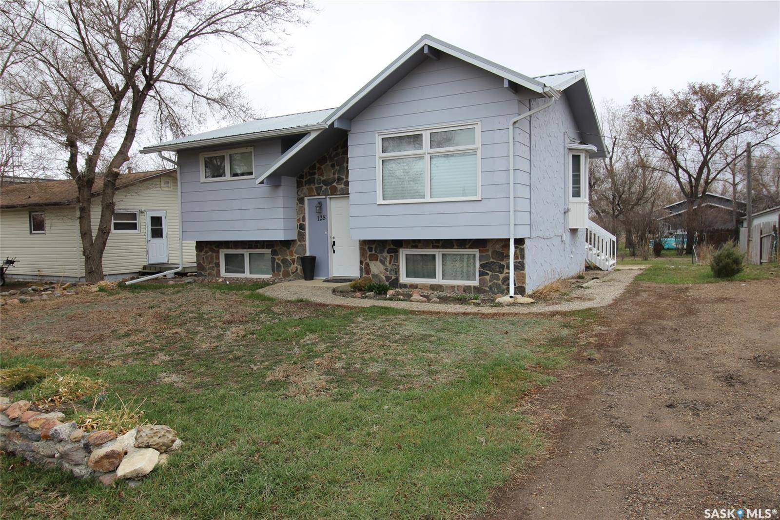 128 1st STREET E, Frontier, SK S0N 0W0